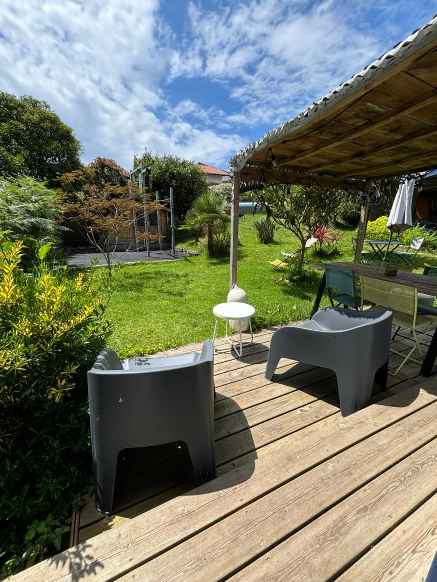 La Wodapalousa, Surf & Crossfit Guesthouse, 800M From Beach 比达尔 外观 照片